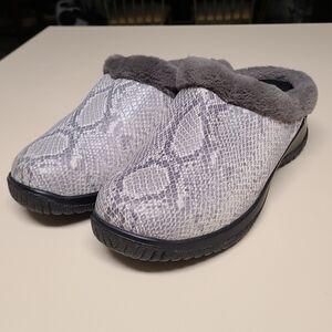 Drew Comy Snakeskin faux fur clog mules size 9 wide